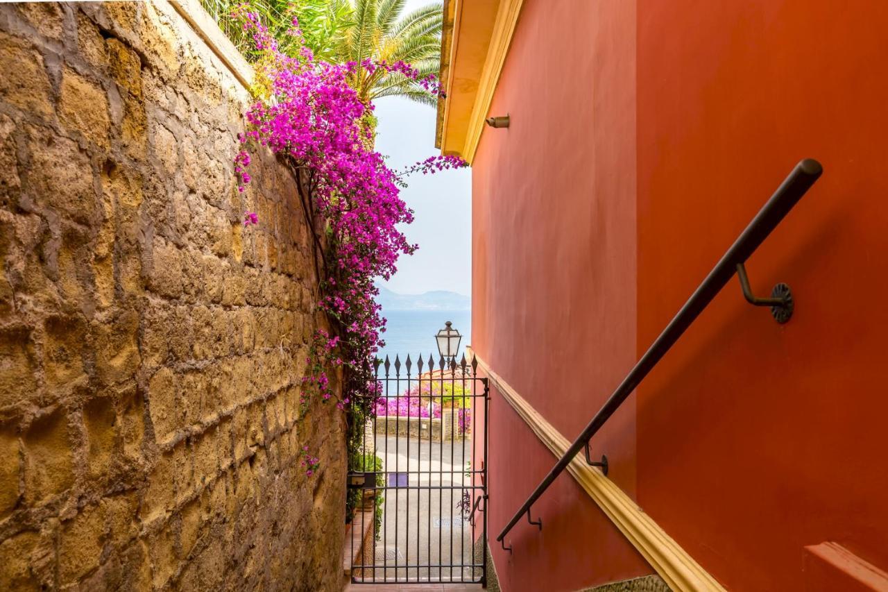 Villa Dolcevita With Parking By Napoliapartments Exterior photo