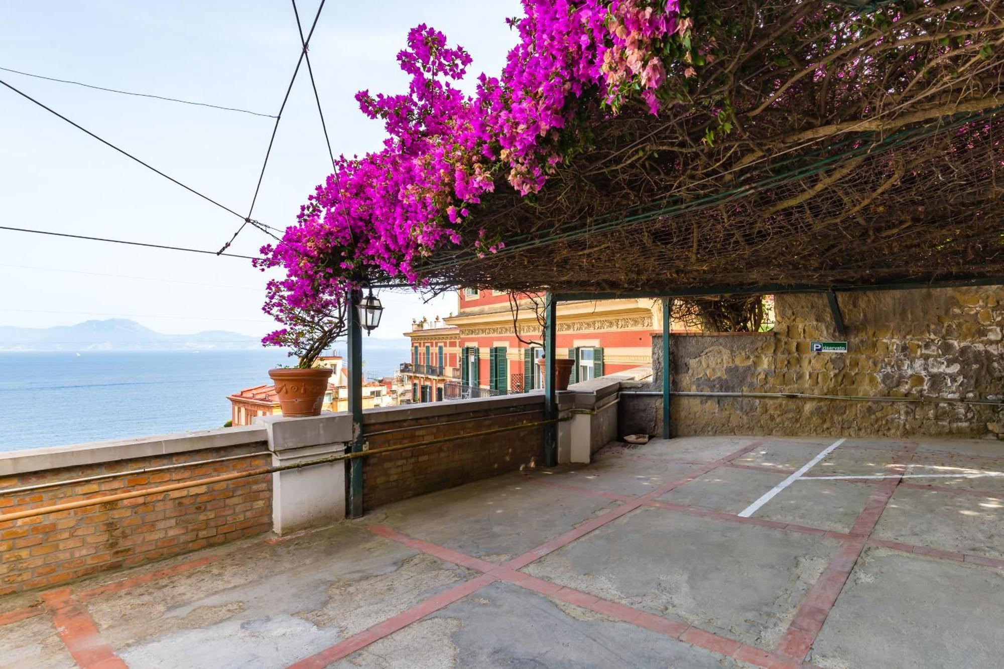 Villa Dolcevita With Parking By Napoliapartments Exterior photo
